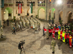 Flaggenparade zum Nationalfeiertag im Landhaushof