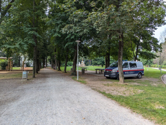 Polizei im Volksgarten Graz