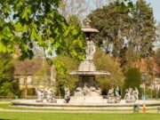 Stadtparkbrunnen im Sommer