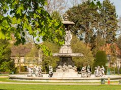 Stadtparkbrunnen im Sommer